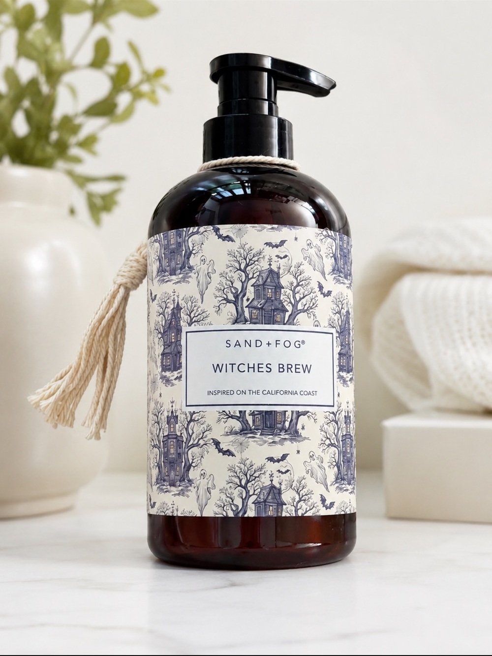 SAND + FOG Witches Brew Hand Wash — Cream/Black